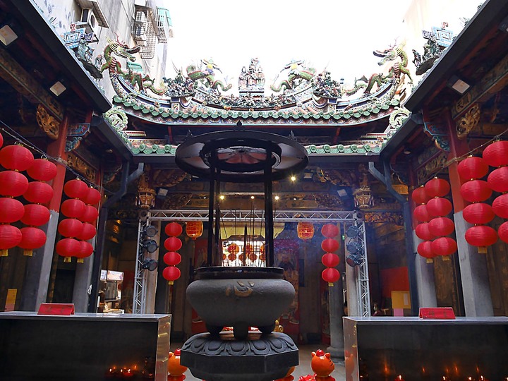 艋舺青山宮、朝北醫院、艋舺清水巖、萬華區史展示中心 — 艋舺市街散步之二