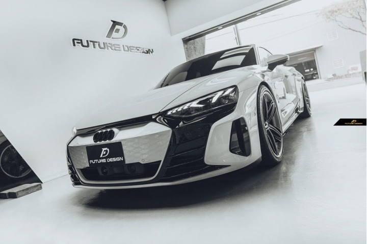 Audi e-tron gt 交車第一改