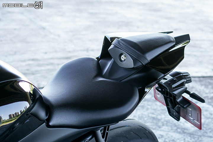 YAMAHA YZF-R7 試駕｜正統賽道騎乘設定 雙缸也能有樂趣