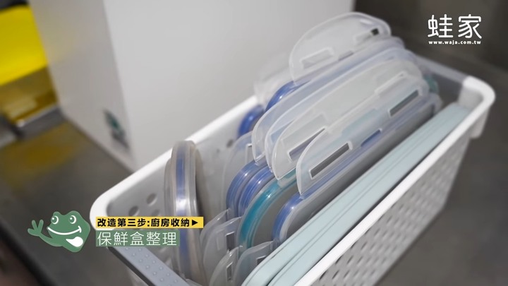 第一次DIY就上手！老廚房大改造，換壁紙、加收納，變身優雅白系廚房