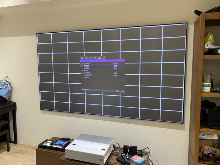 家裡有個護眼大畫面,小孩開心、老婆放心-雷射電視BenQ v7000i開心分享