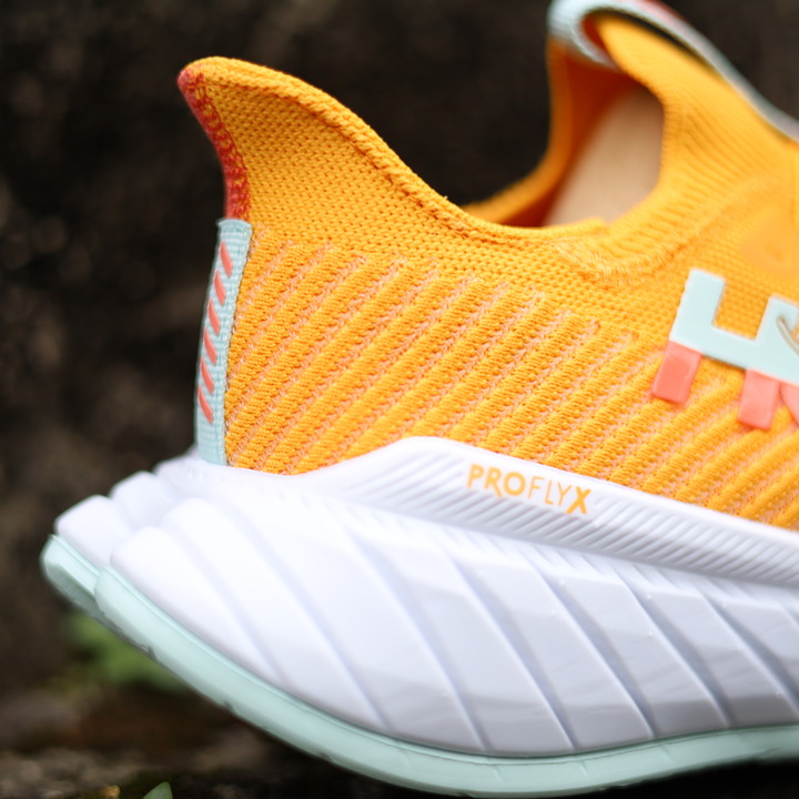 淺談開箱:頂級跑鞋 - HOKA Carbon X 3