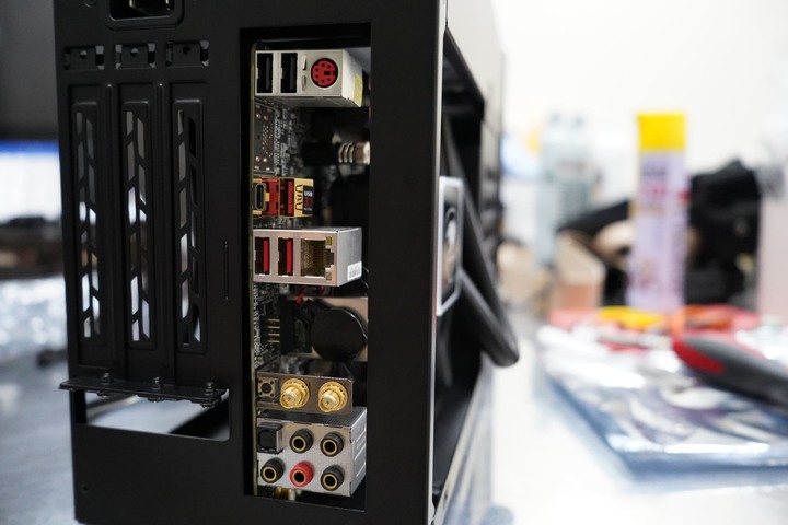 LIAN LI 聯力 A4-H2O 迷你 ITX 機殼 魔術大空間
