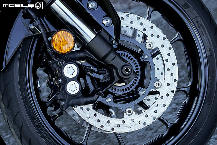 YAMAHA YZF-R7 試駕｜正統賽道騎乘設定 雙缸也能有樂趣