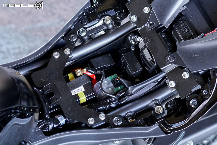 YAMAHA YZF-R7 試駕｜正統賽道騎乘設定 雙缸也能有樂趣