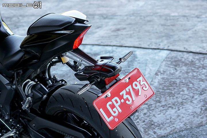 YAMAHA YZF-R7 試駕｜正統賽道騎乘設定 雙缸也能有樂趣