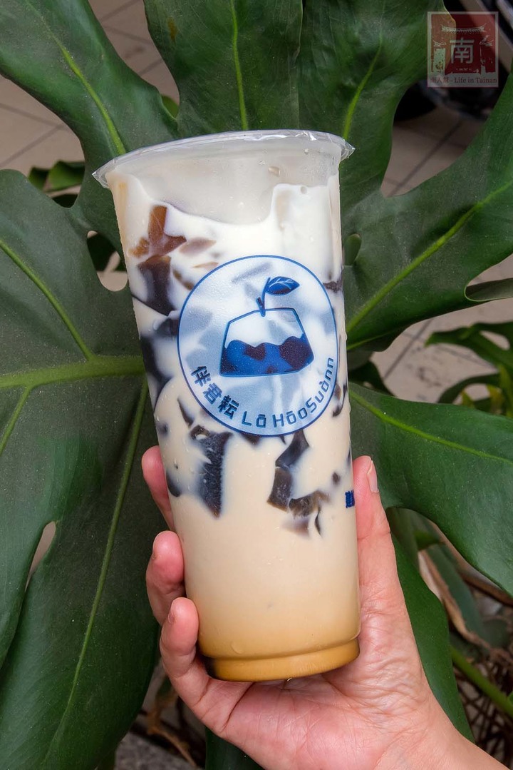 【臺南美食】另類飲料店|沒有店員及菜單|有毛茸茸貓掌幫你送飲料陪猜拳|仙草凍飲|OREO仙草凍鮮奶~伴君耘_仙草洞