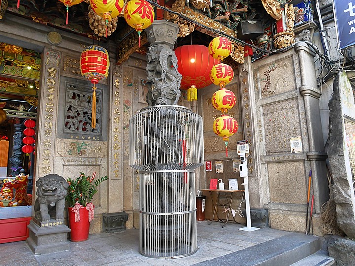 艋舺青山宮、朝北醫院、艋舺清水巖、萬華區史展示中心 — 艋舺市街散步之二