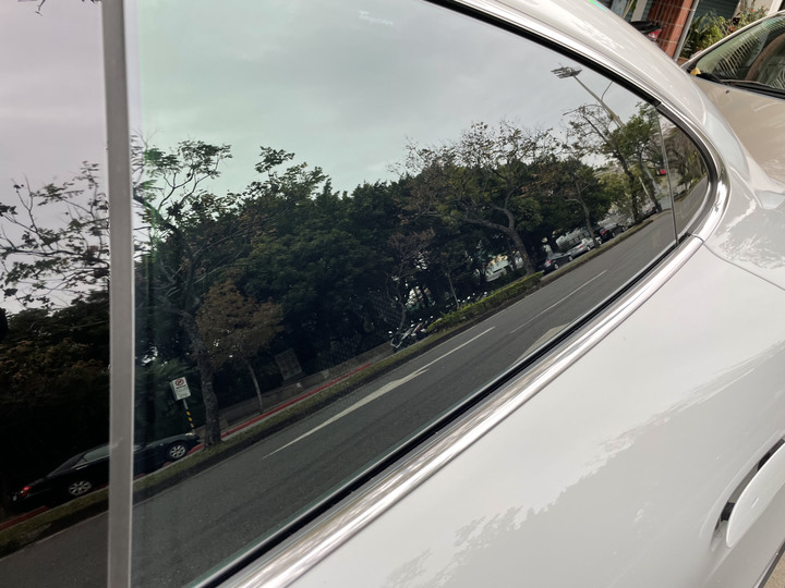 Taycan天窗遮陽簾開箱