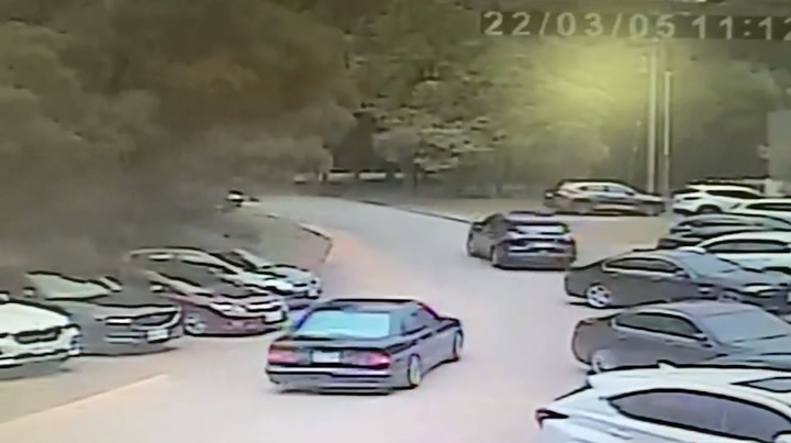 點我看大圖 路邊停車被擦撞