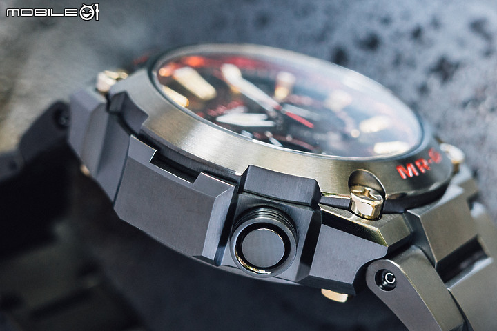 G-SHOCK「赤備」MRG-B2000B-1A4｜賦予武士精神 成就品牌層峰！