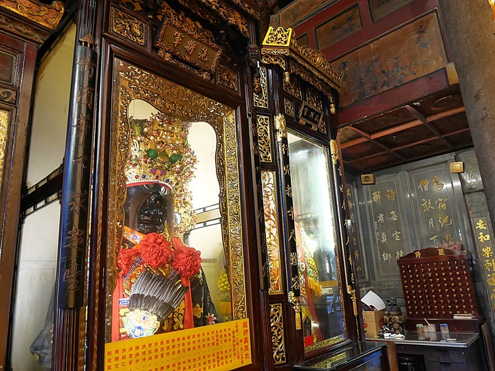 艋舺青山宮、朝北醫院、艋舺清水巖、萬華區史展示中心 — 艋舺市街散步之二
