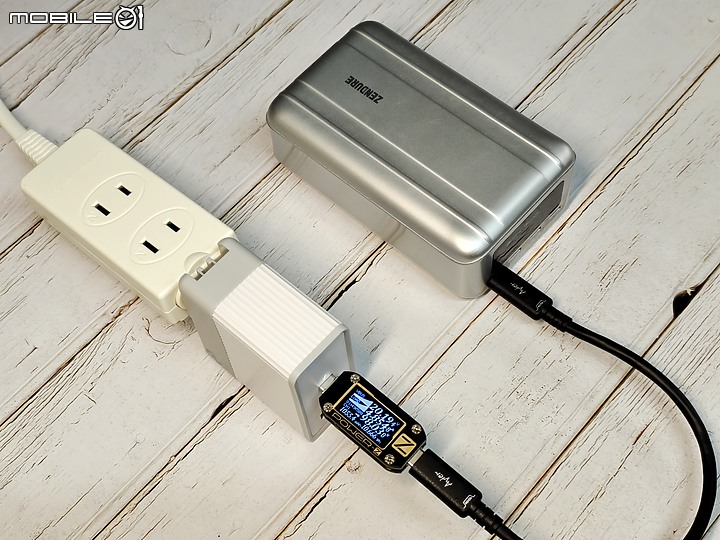 「 Mac配件 」Avier CLASSIC USB4 傳輸線開箱實測 – 高速傳輸、百瓦充電、還支援影像傳輸
