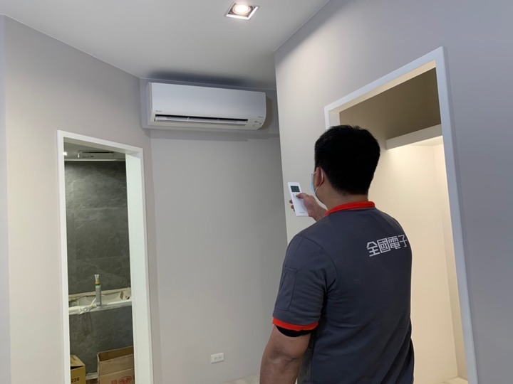 新居冷氣全國電子安裝分享：冷氣師傅真的是很辛苦的職業