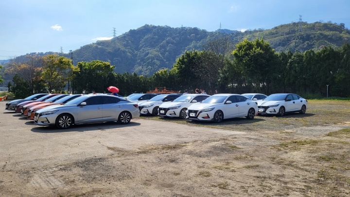 ALL NEW SENTRA 2022 草莓日