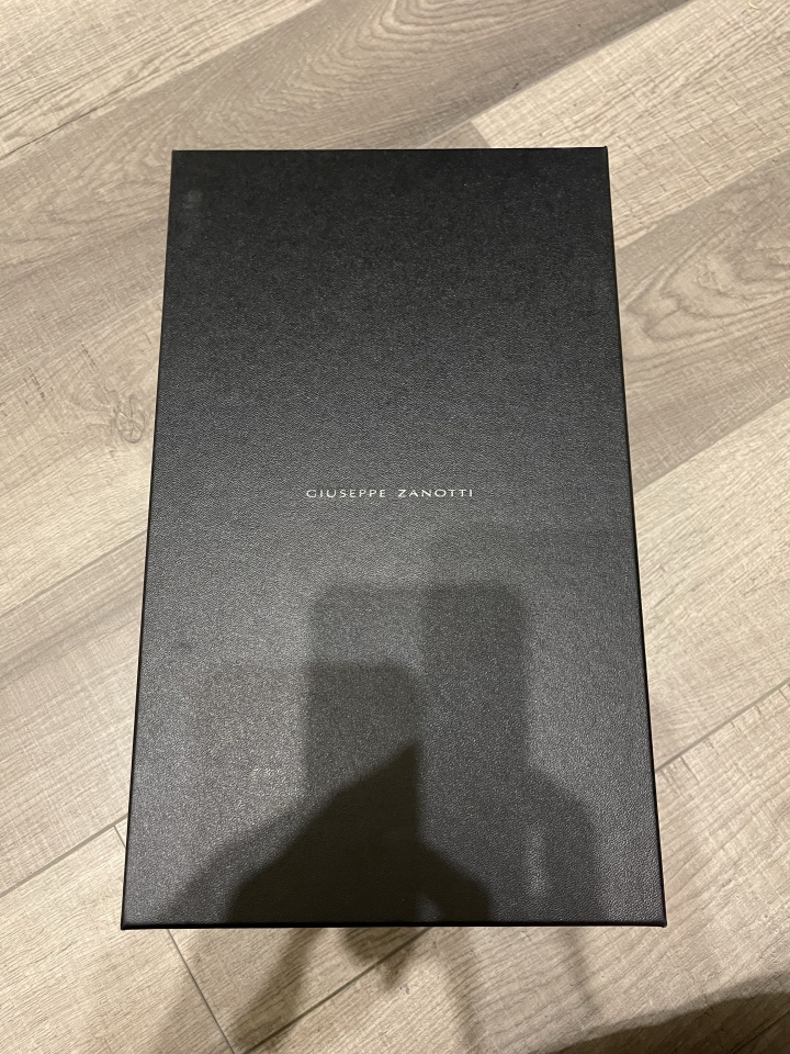 「開箱」Giuseppe Zanotti 黃金大底休閒鞋 & Dsquared2 羊毛開襟毛衣