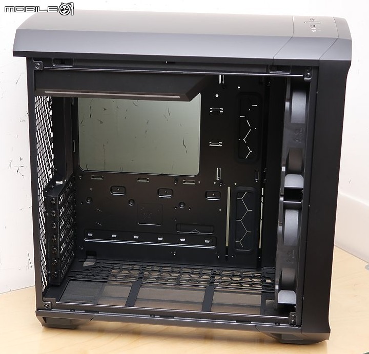 緊湊機身進化，空冷高階機殼首選 FD Torrent compact 雙面黑玻璃