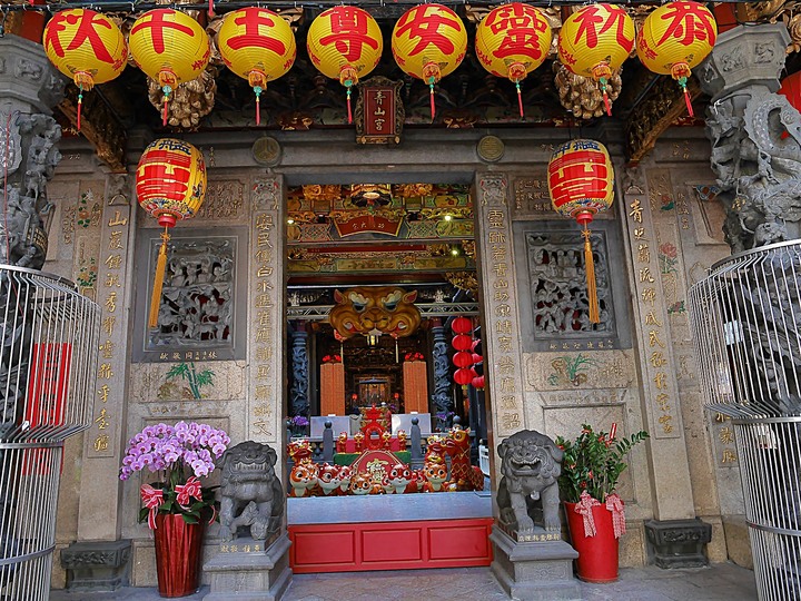 艋舺青山宮、朝北醫院、艋舺清水巖、萬華區史展示中心 — 艋舺市街散步之二