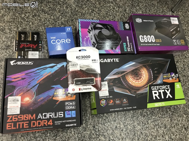 點我看大圖 技嘉Z690M AORUS ELITE DDR4 滿滿的Gen4SSD 3插槽 雞排主機板 簡單開箱