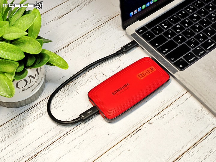 「 Mac配件 」Avier CLASSIC USB4 傳輸線開箱實測 – 高速傳輸、百瓦充電、還支援影像傳輸