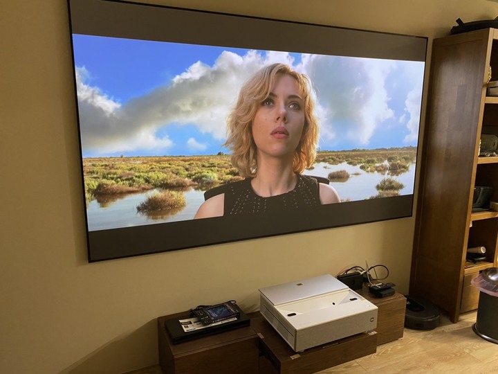 家裡有個護眼大畫面,小孩開心、老婆放心-雷射電視BenQ v7000i開心分享