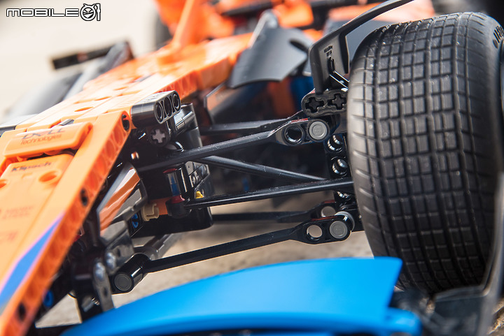 【樂高開箱】LEGO 42141 McLaren F1 Race Car,大比例就是香!