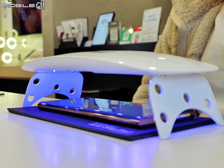 Samsung S22 Ultra UV膠玻璃貼 – ZEELOT 玻璃貼安裝實測，指紋辨識快速、螢幕順滑