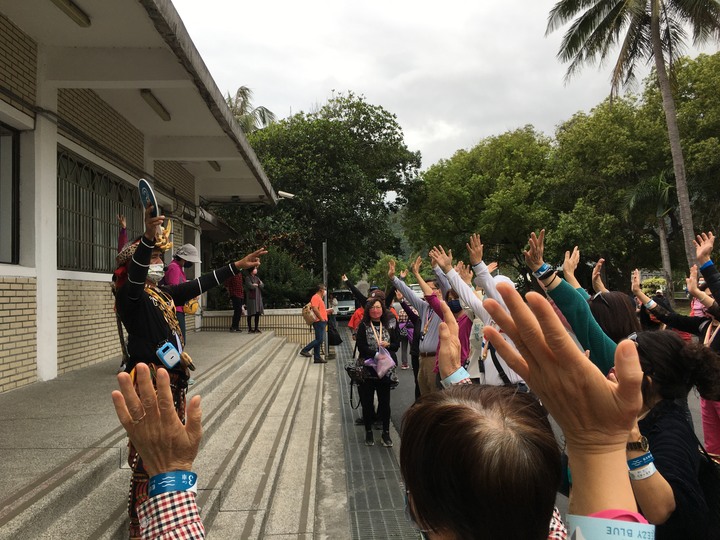 藍皮解憂號觀光列車(台東-枋寮)騎遊金崙