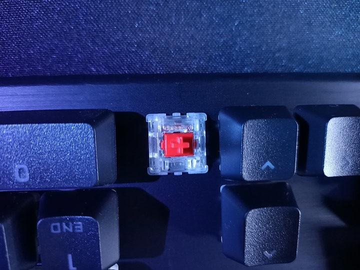 這就是傳說中的大秘寶!? Corsair K70 RGB PRO 紅軸版 開箱