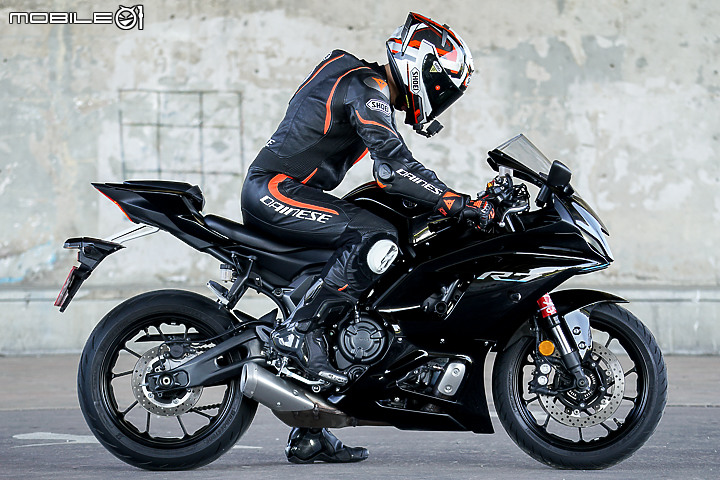 YAMAHA YZF-R7 試駕｜正統賽道騎乘設定 雙缸也能有樂趣