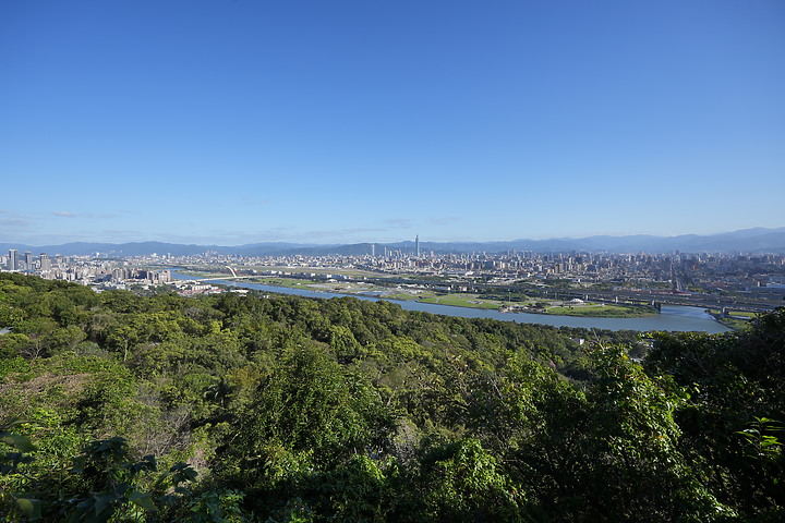 Sony FE PZ 16-35mm f/4 G 評測報告|353g 輕量超廣角 電動變焦加持攝錄都行!