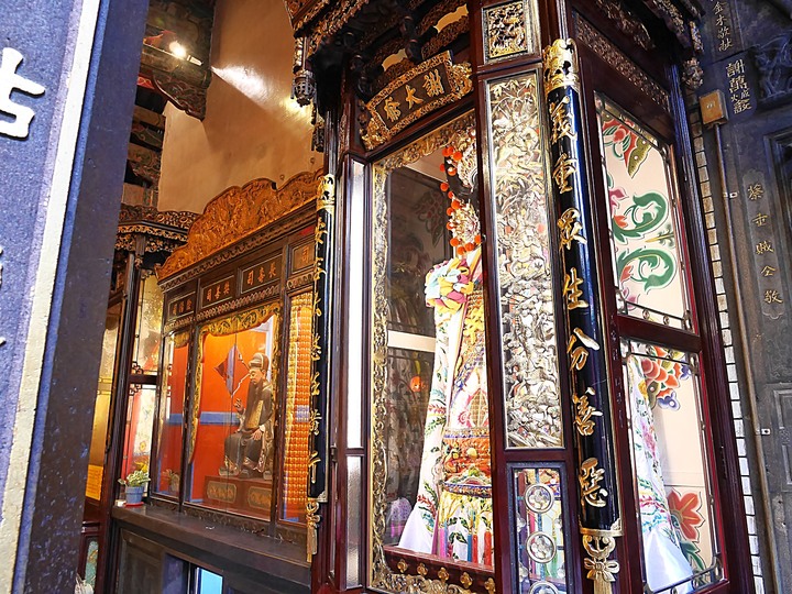 艋舺青山宮、朝北醫院、艋舺清水巖、萬華區史展示中心 — 艋舺市街散步之二