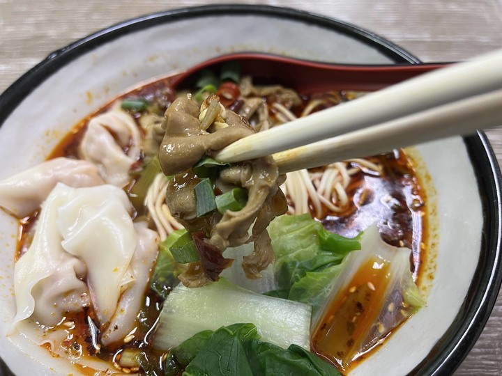 [食記] 九蜀麵，台灣新北新店，香麻辣三味一體的肥腸小麵！