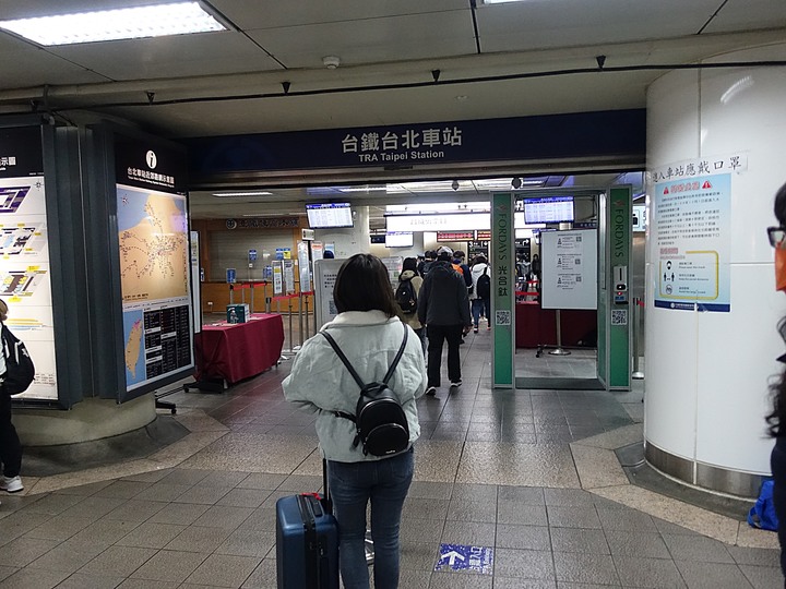 即將絕版之復興 5684次與5687次,200元來回北宜,速度不輸自強號 之 宜蘭鐵道行旅,外掛礁溪平價溫泉旅館與快炒