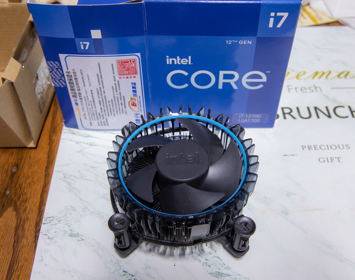 點我看大圖 組裝新電腦 i7 12700 cpu + ASUS B660 主機板 16G*2 DDR4 3600+無限伍散熱塔扇