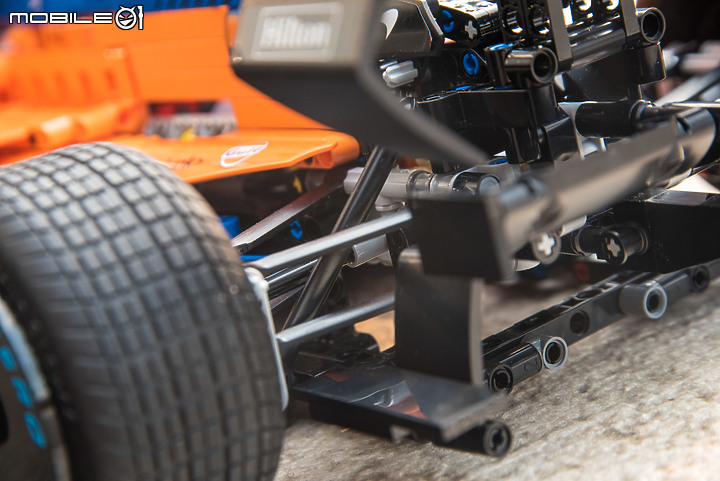 【樂高開箱】LEGO 42141 McLaren F1 Race Car,大比例就是香!