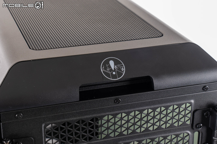 CORSAIR iCUE 5000T RGB 機殼開箱實裝 以滿滿燈效設計打造個人絢爛風格