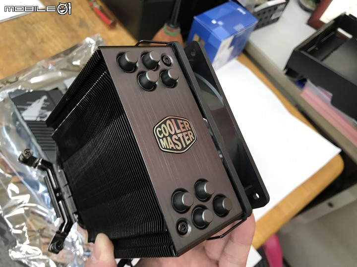 點我看大圖 技嘉Z690M AORUS ELITE DDR4 滿滿的Gen4SSD 3插槽 雞排主機板 簡單開箱