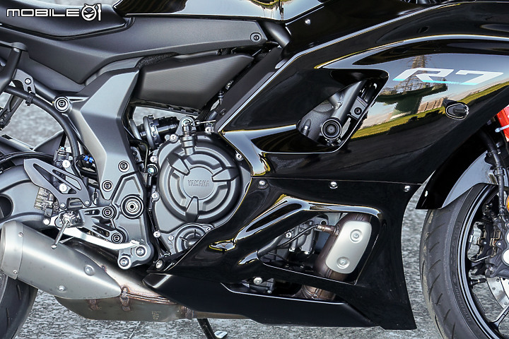 YAMAHA YZF-R7 試駕｜正統賽道騎乘設定 雙缸也能有樂趣