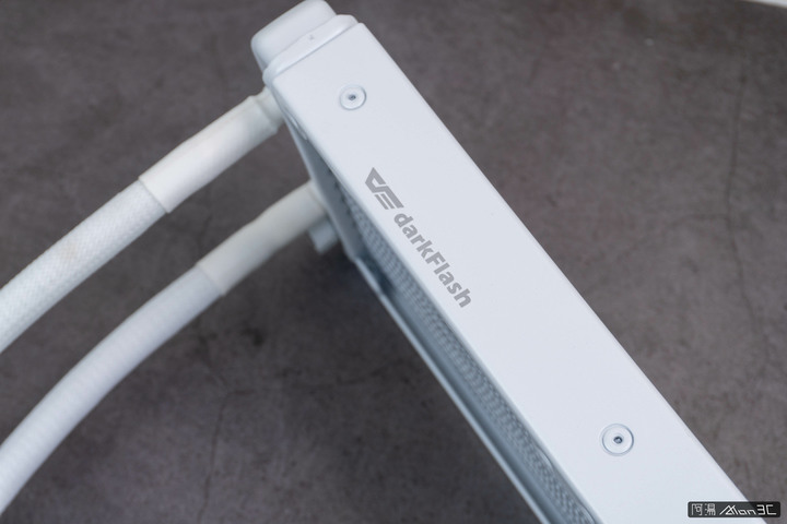 點我看大圖 「開箱」darkFlash DX360 v2 - RGB 新玩法,入門高 CP 值水冷散熱器