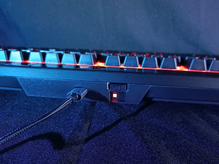 這就是傳說中的大秘寶!? Corsair K70 RGB PRO 紅軸版 開箱
