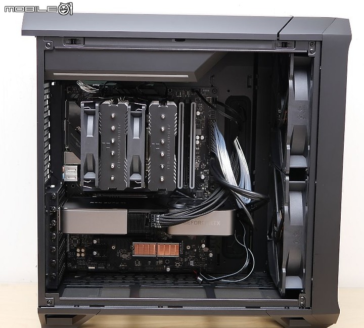 緊湊機身進化，空冷高階機殼首選 FD Torrent compact 雙面黑玻璃