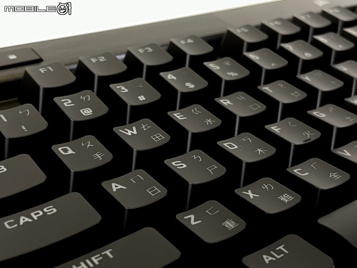經典再現 CORSAIR K70 RGB PRO機械式鍵盤
