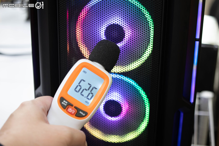 CORSAIR iCUE 5000T RGB 機殼開箱實裝 以滿滿燈效設計打造個人絢爛風格