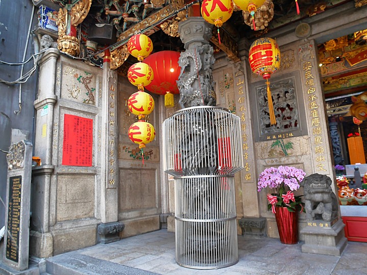 艋舺青山宮、朝北醫院、艋舺清水巖、萬華區史展示中心 — 艋舺市街散步之二
