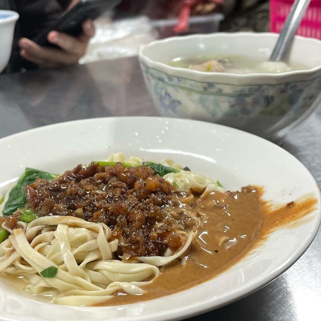 台中第二市場|王家菜頭粿、力偉麵食還有隱藏版-吉鋒愛玉!|大坑山前的美食推薦