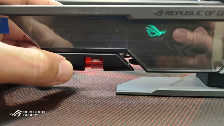 (簡單雙開箱)-ROG顯示卡支撐架