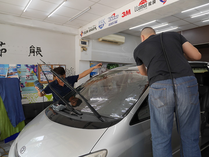 Previa前擋使用舒熱佳(SolarGard)LX70一年半的心得分享