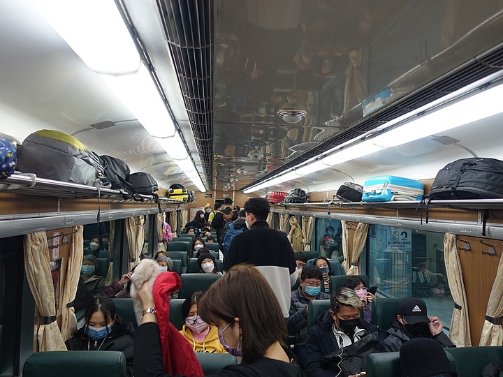 即將絕版之復興 5684次與5687次,200元來回北宜,速度不輸自強號 之 宜蘭鐵道行旅,外掛礁溪平價溫泉旅館與快炒