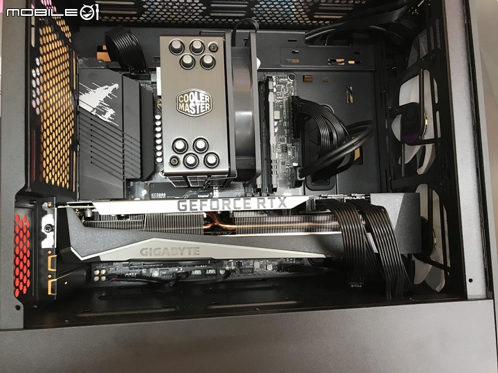 點我看大圖 技嘉Z690M AORUS ELITE DDR4 滿滿的Gen4SSD 3插槽 雞排主機板 簡單開箱